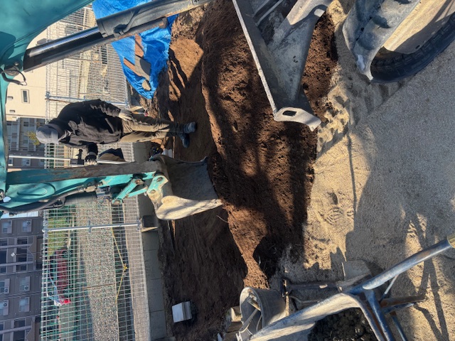 納戸設置場所の堀削作業を行いました。