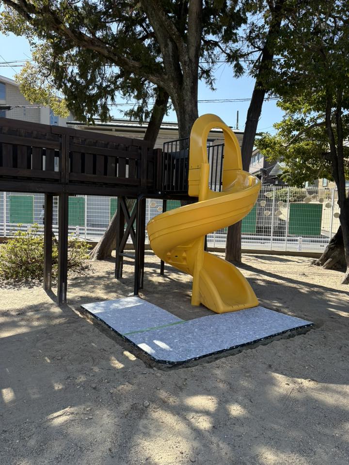 衝撃吸収の役割を果たす、厚みのあるクッションの設置を行いました。