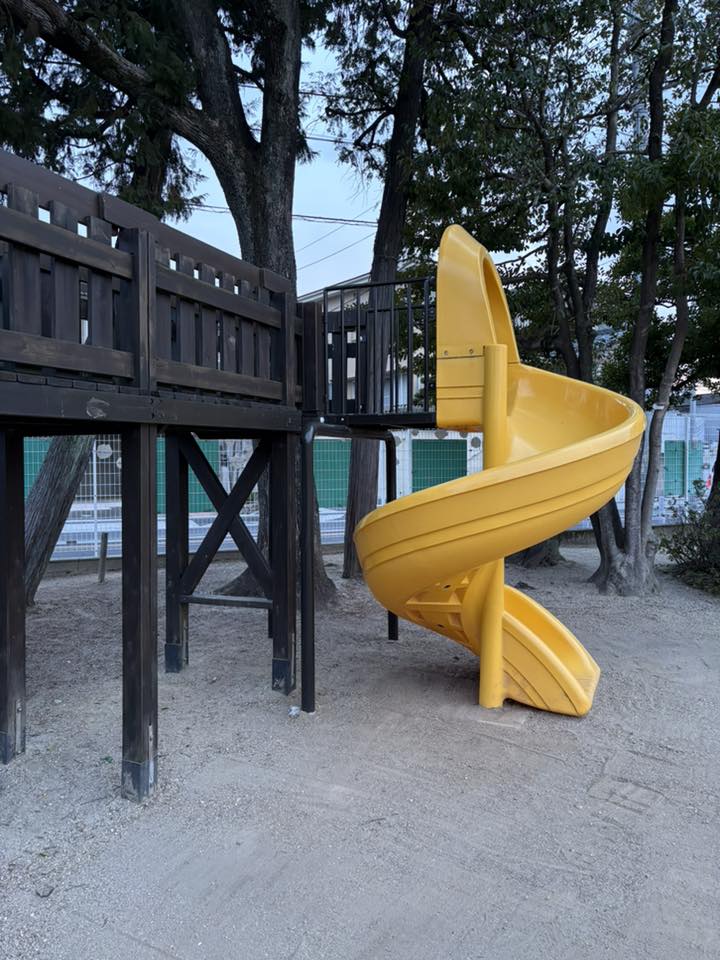 まずは施工する箇所の下地を調整しました。